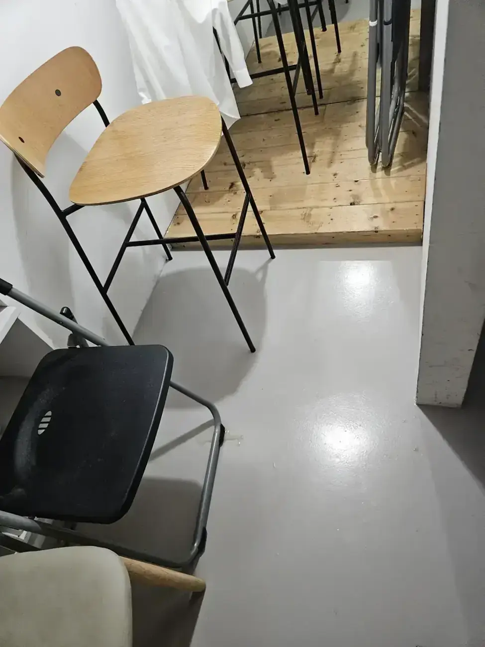 서울 강남구 침수복구 현장 사진 10 — 강남 논현동 건물 지하 침수청소