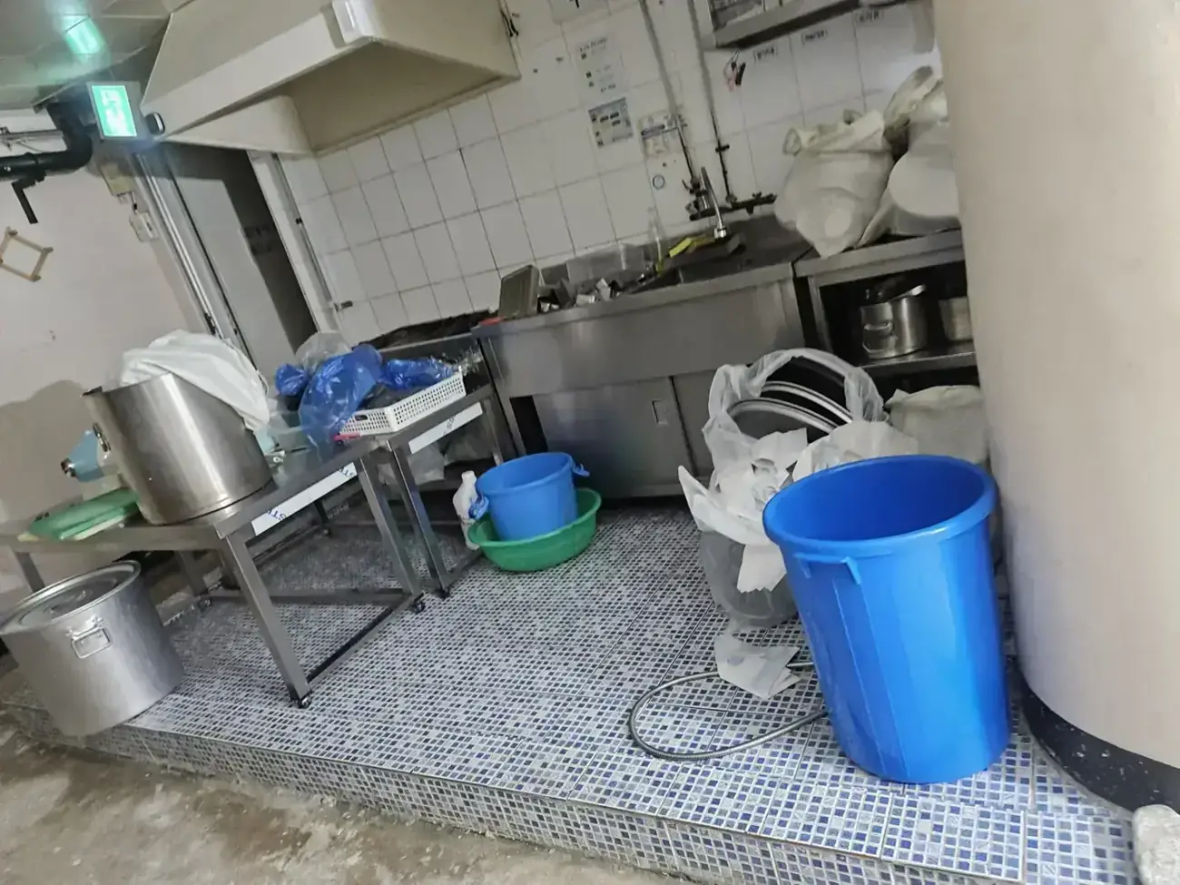 서울 강남구 침수복구 현장 사진 11 — 삼성동 어린이집 식당 배관 역류 복구